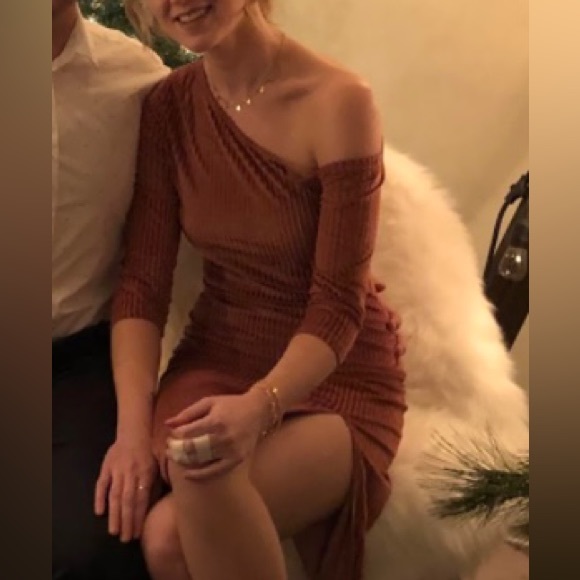 MINKPINK Velvet ribbed one shoulder dress - Picture 4 of 4